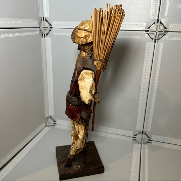 Vintage Mexican Paper Mache Figure 14” Farmer Holding Woven Broom Folk Art - Picture 3 of 6